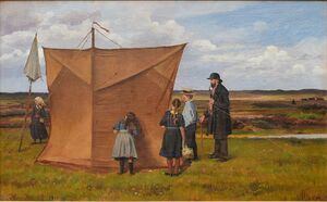Hans Smidth: Curious Bystanders by the Artist’s Tent, 1910. Oil on canvas. 40 x 64 cm. Museum Salling (Skive Museum), Skive, inv. no. 176v0045. Photo: Museum Salling.